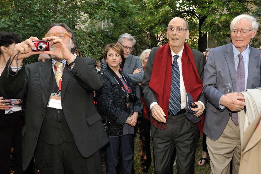 Gianni Guasto, André Haynal and Charles Hanely at the Garden party at the Faces of Trauma Conference, Budapest, 2012